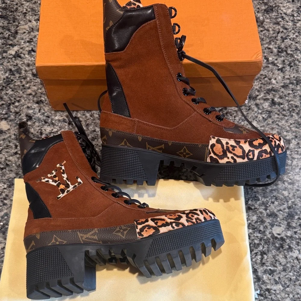 Brown and Black Leopard Boots size 9 with box - Picture 2 of 14